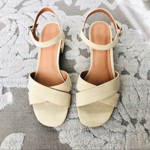 NWOT Urban Outfitters Green Block Heel Sandal 7